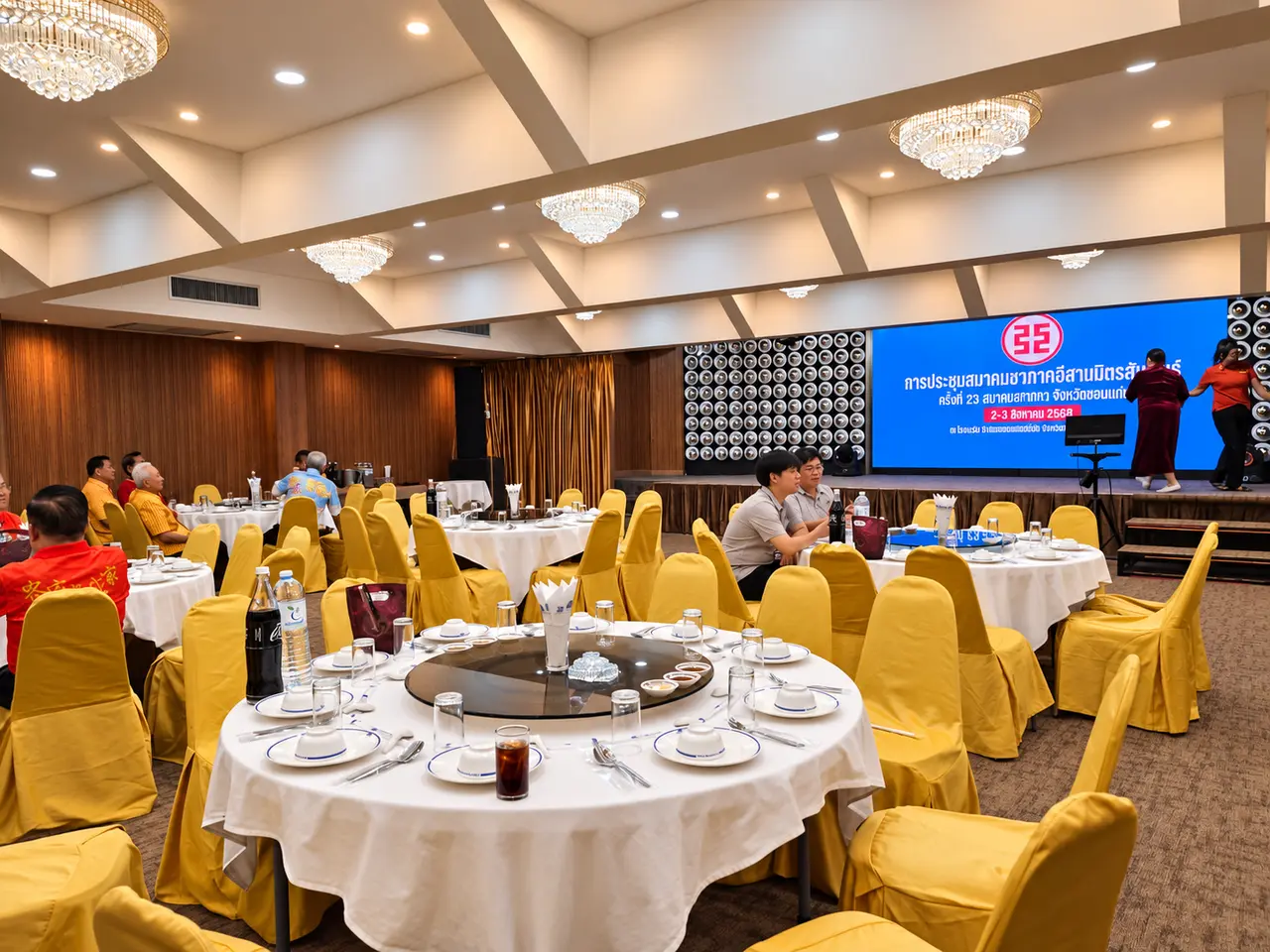 Phu Ruea · round-table banquet